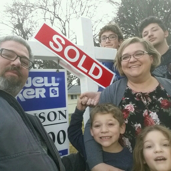 Meet your Posher, Melissa - Picture 1 of 1